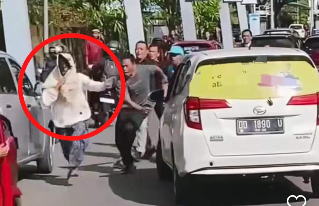 Heboh! Pria Berkerudung Rampas Mobil Karyawati Lalu Terobos Bandara Sultan Hasanuddin