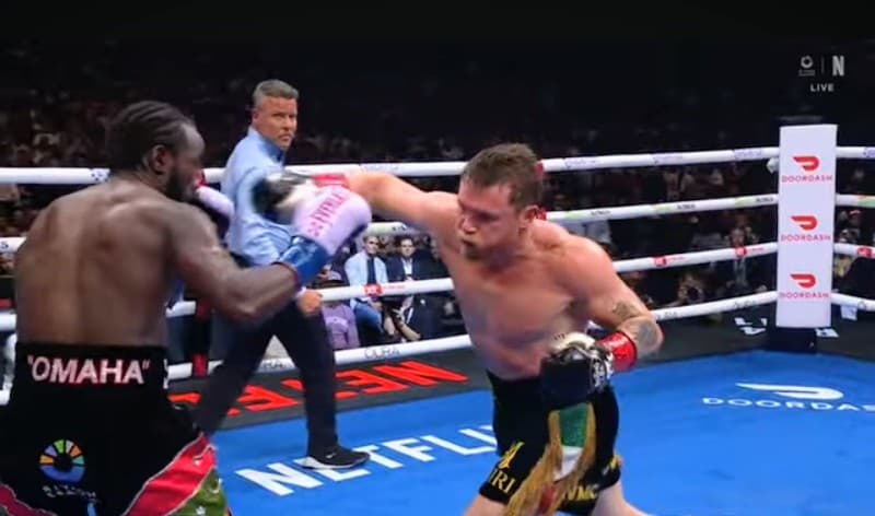 Raja Baru Tinju Dunia: Terence Crawford Tak Terbendung, Taklukkan Canelo di Las Vegas