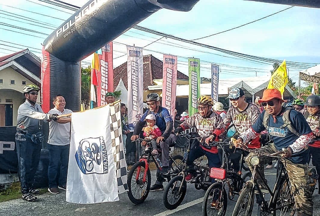 Pererat Tali Silaturahmi dan Sinergi dengan Masyarakat, TNI di Palangka Raya Ikut Gowes Bareng