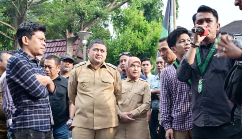 Momen Kompak Wali Kota bersama Wawali  Makassar Temui Demonstran HMI di Kantor Balai Kota