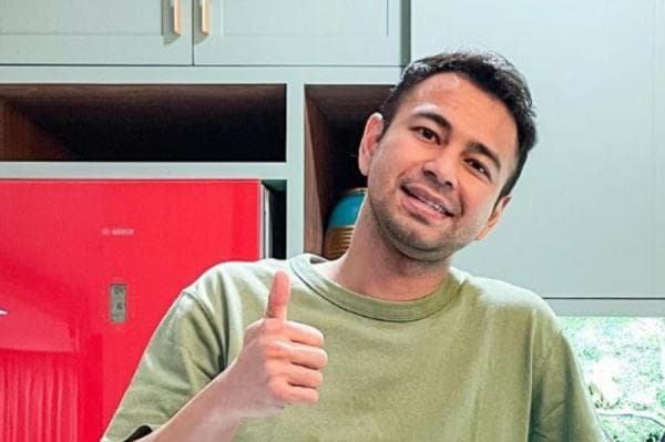 Deretan Artis Indonesia Sukses Meski cuma Tamatan SMA Deretan Artis Indonesia Sukses Meski cuma Tamatan SMA
