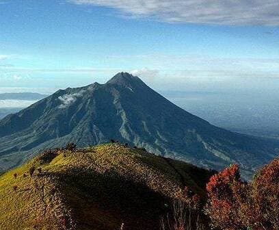 Perlu di Ingat ! : Bagi Para Pendaki Gunung Lawu Pantangan Pakai Baju Warna Hijau, Ini Asal Usulnya