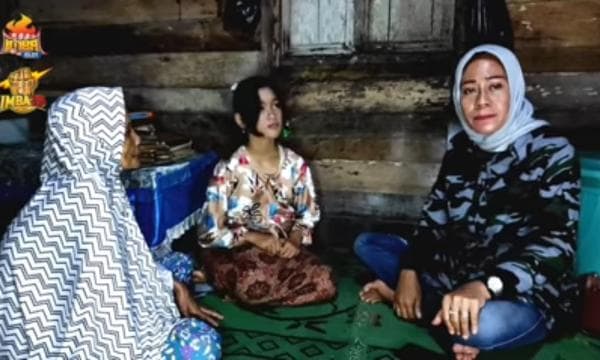 Gadis Cantik Ini Viral Punya Sosok "Ibu Angkat" Kuntilanak?