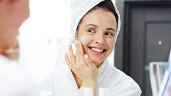 Tanda Sunscreen Tidak Cocok dan Cara Mengatasinya, Kenali Agar Terhindar Dari Efek Sampingnnya