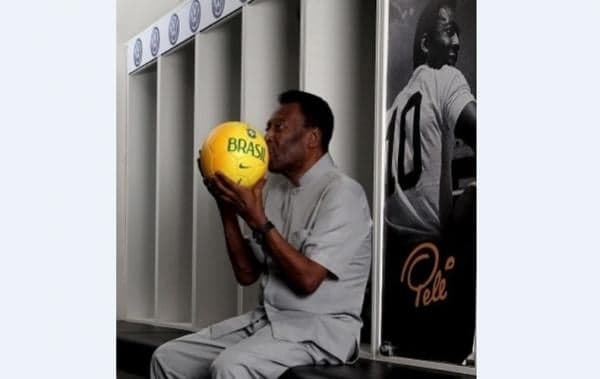 Breaking News! Legenda Sepak Bola Brazil Pele Meninggal Dunia
