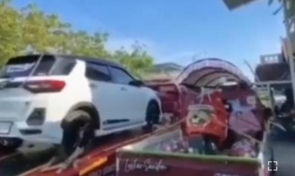 Viral Pengantin Pria Bawa Mahar Mobil dan Motor Vespa Diboyong Pakai Truk Towing