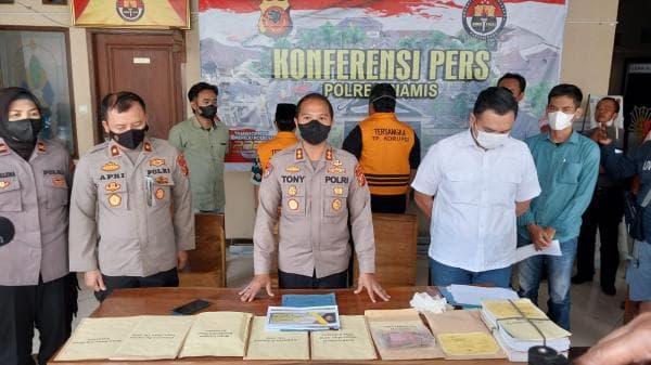 Korupsi Dana Desa, Mantan Kades dan Sekdes di Ciamis Ditangkap Polisi