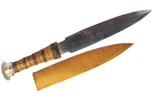 Misteri Belati Hitam Terkubur Bersama Mumi Firaun, Tak Berkarat Meski Berusia 3.300 Tahun Misteri Belati Hitam Terkubur Bersama Mumi Firaun, Tak Berkarat Meski Berusia 3.300 Tahun