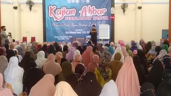 Awali PPDB, Sekolah At Taufiq Bogor Gelar Kajian Akbar Hadirkan Da`i Muda Kondang Hilman Fauzi