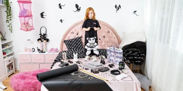 Kontroversial! Balenciaga Gugat Tim Kreatif Atas Kampanye Iklan BDSM Senilai Rp392,5 Milyar!