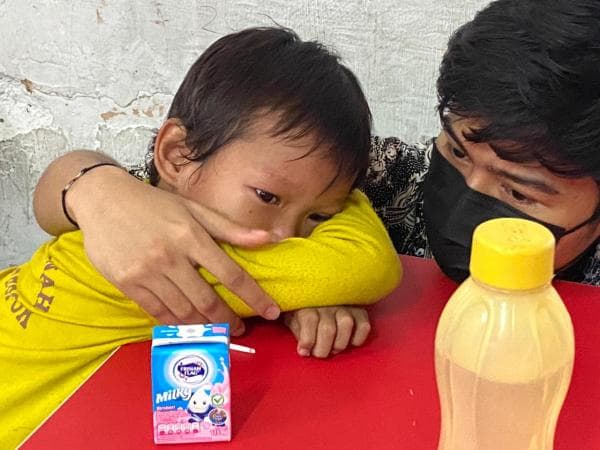 Siswa SDN Pondok Cina 1 Depok Menangis saat Belajar: Kangen Bu Guru Siswa SDN Pondok Cina 1 Depok Menangis saat Belajar: Kangen Bu Guru