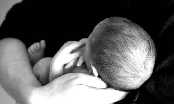 Baru Saja Melahirkan, Ibu Muda Tega Buang Bayi Hingga Meninggal di Tempat Sampah