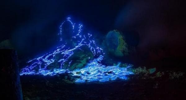 Fenomena Api Biru di Kawah Ijen, Begini Penjelasan Ahli Vulkanologi!