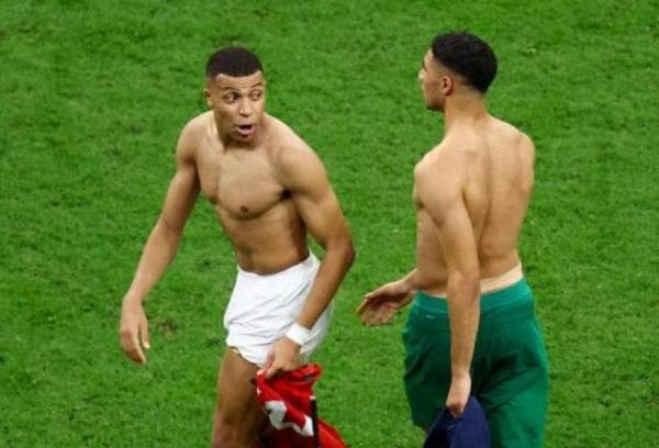 Usai Laga Semifinal, Dua Pemain Bintang Prancis dan Maroko Tukar Jersey