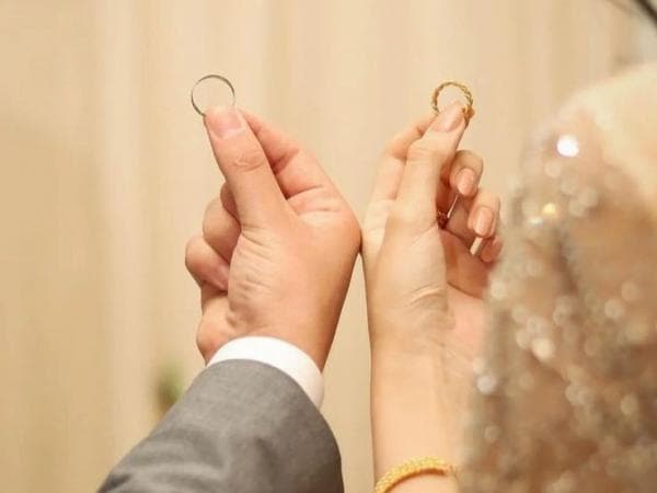 Sepasang Kekasih Akhirnya Menikah Setelah Bertunangan Selama 27 Tahun!