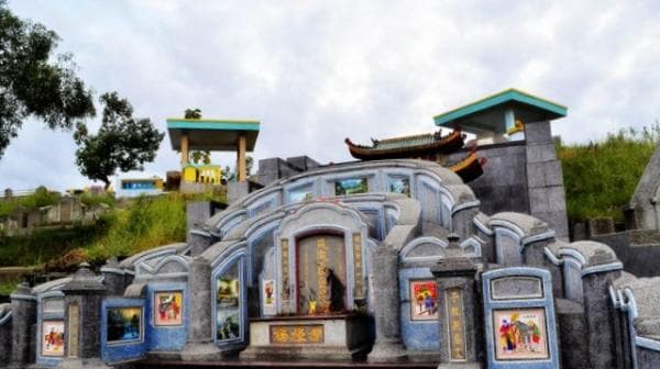 Kenapa Makam Tionghoa Memiliki Tinggi yang Tak Serupa? Ternyata Ini Jawabanya!