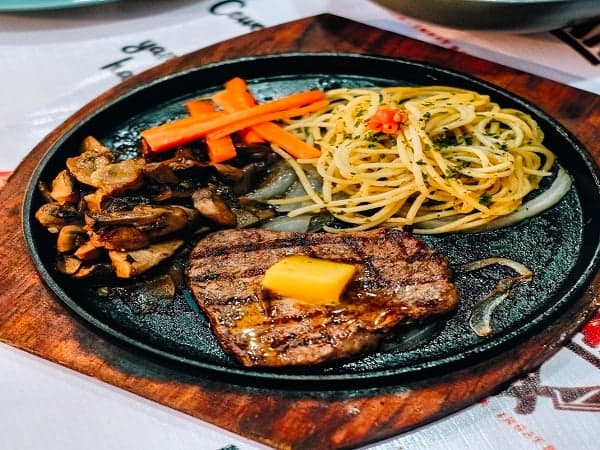 Rayakan Liburan Natal dengan Berkunjung ke 5 Warung Steak Enak dan Murah di Bandung