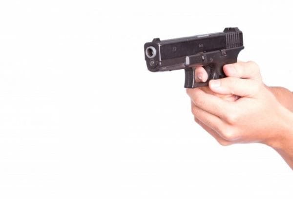 Mirip Seorang Koboi, Pengemudi Pajero Todongkon Senpi di Kelapa Gading Bikin Viral