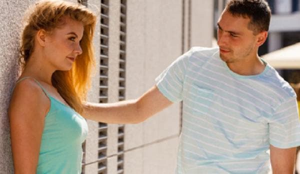 6 Bahaya Seks Anal yang Harus Dipahami, No 6 Tidak Bisa Duduk Nyaman