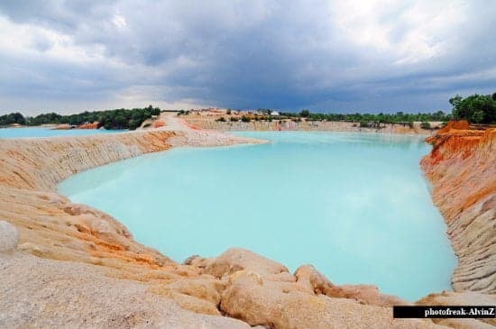 Pesona Danau Biru Kawal yang Memukau Mata