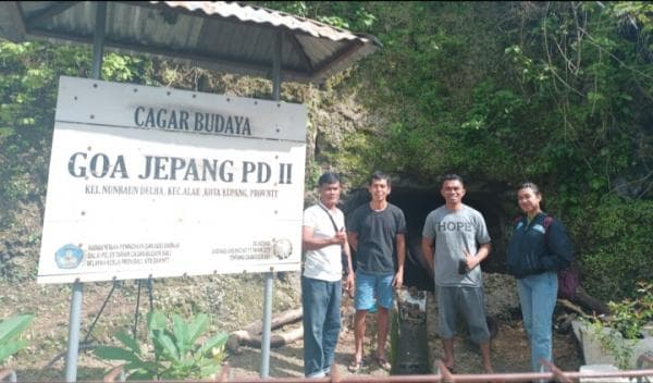 Menikmati Kolam Alam Gua Jepang di Kelurahan Nunbaun Delha