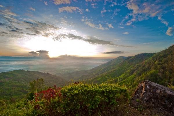 Wisata Khayangan Kerinci, Pesona Bukit berselimut Awan di atas Ketinggian