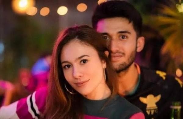 Terungkap Apa Pekerjaan Pacar Wulan Guritno