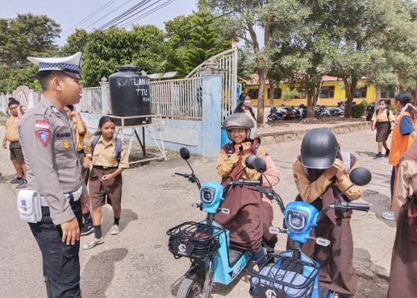 Terapkan Sikap 3S, Sat Lantas Polres TTU Tegur Pengendara Nakal
