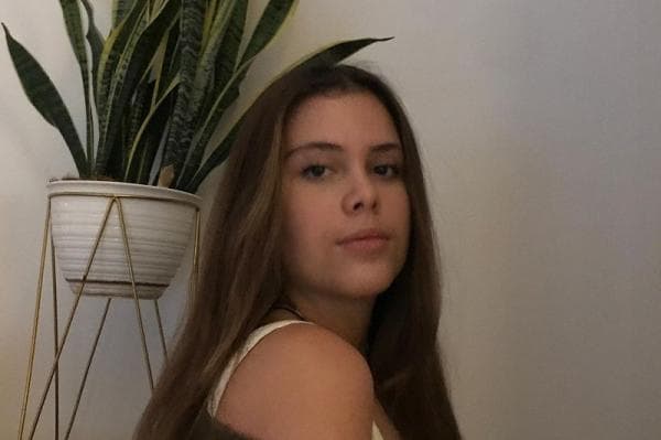 Ini Sosok Manuella Aziza Anak dari Sophia Latjuba, Berparas Bule