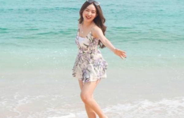 Potret Seksi Natasha Wilona Pakai Dress Mini di Pinggir Pantai, Netizen Melongo