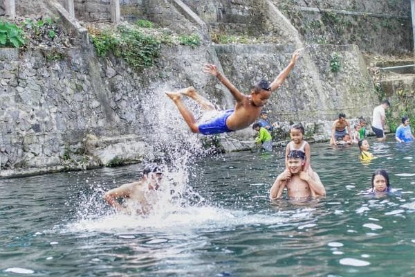 Mata Air Cigede Cibuyutan, Wisata Gratis Kolam Jernih di Garut Mata Air Cigede Cibuyutan, Wisata Gratis Kolam Jernih di Garut