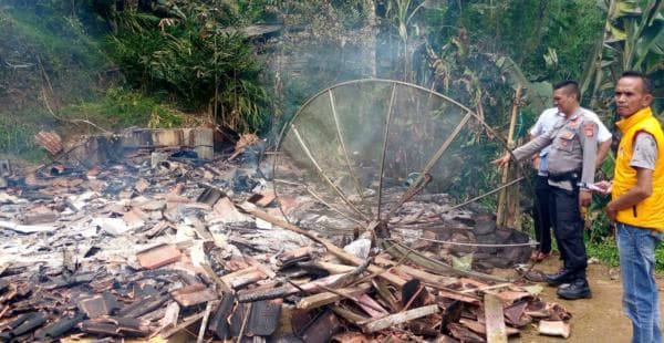 Satu Rumah di Singajaya Garut Ludes Dilalap Sijago Merah, Tidak Ada Korban Jiwa