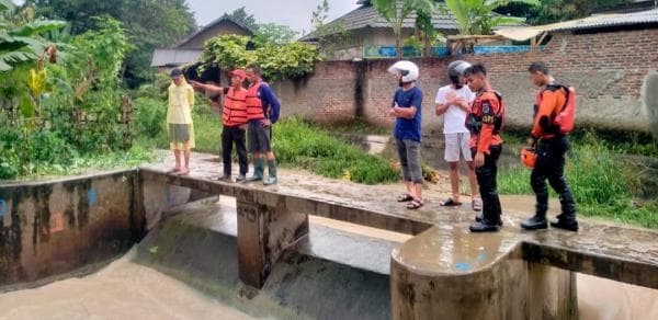 Bocah 5 Tahun di Cilegon Hilang Diduga Tenggelam di Kali, Begini Upaya Pencarian Petugas
