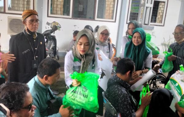 Perempuan Tani HKTI Kendal Salurkan Sembako Moeldoko untuk Disabilitas