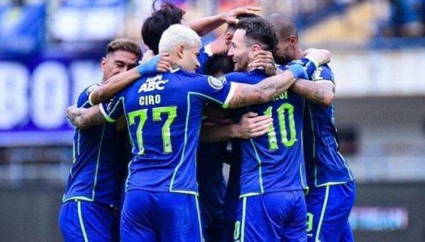 Susunan Pemain Persib vs Persik Kediri: Tekad Pangeran Biru Kembali ke Jalur Kemenangan