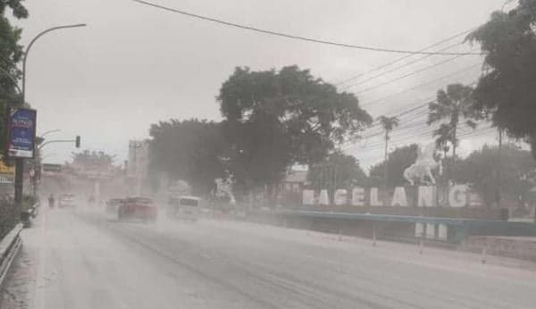 Gunung Merapi Erupsi Hari Ini, Warga: Abunya Cukup Tebal
