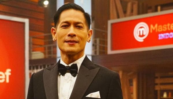 Profil Chef Juna, Si Anak Brandalan yang Nyaris Ditembak Mati, Kini Jadi Jurutama Masak Profesional Profil Chef Juna, Si Anak Brandalan yang Nyaris Ditembak Mati, Kini Jadi Jurutama Masak Profesional