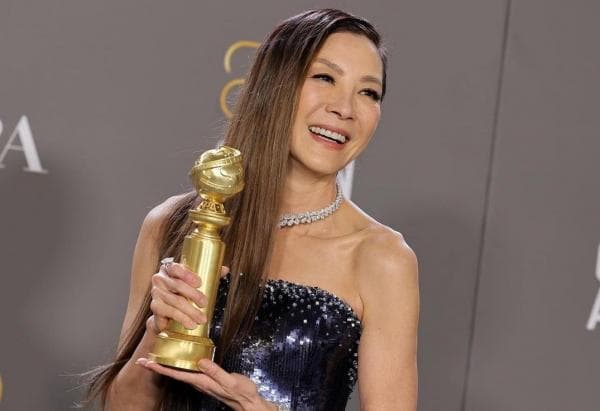 Profil Michelle Yeoh, Cetak Sejarah Perempuan Asia Pertama Raih Aktris Terbaik Oscar 2023 Profil Michelle Yeoh, Cetak Sejarah Perempuan Asia Pertama Raih Aktris Terbaik Oscar 2023