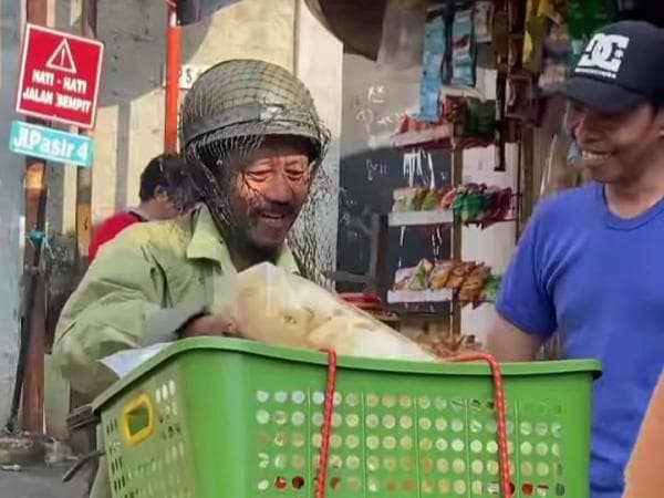 Potret Kang Mus Preman Pensiun Jualan Dorokdok Keliling Kampung, Karina: yang Penting Halal