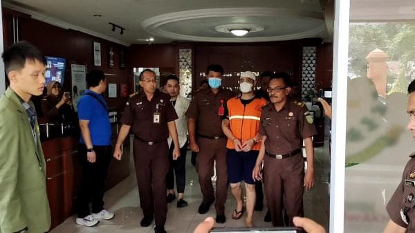 Berkas Perkara Lengkap, Ferry Irawan Dilimpahkan Ke Kejaksaan Negeri Kota Kediri