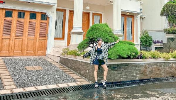 Berharga Miliaran Rupiah, Intip 4 Potret Rumah Baru Fuji yang Mewah Bak Istana Berharga Miliaran Rupiah, Intip 4 Potret Rumah Baru Fuji yang Mewah Bak Istana