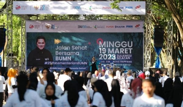 Ribuan Masyarakat Sidrap Antusias Ikuti Jalan Sehat Bersama BUMN
