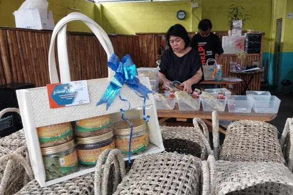 Oleh-Oleh Khas Ciamis Ayam Frozen dan Banana Crakers Jadi Parsel Lebaran, Tembus Pasar Luar Negeri