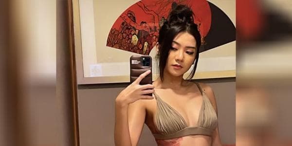 Rachel Chia Pamer Tato di Bawah Dada, Berderar Gosip Jadi Pacar Baru Reza Arap