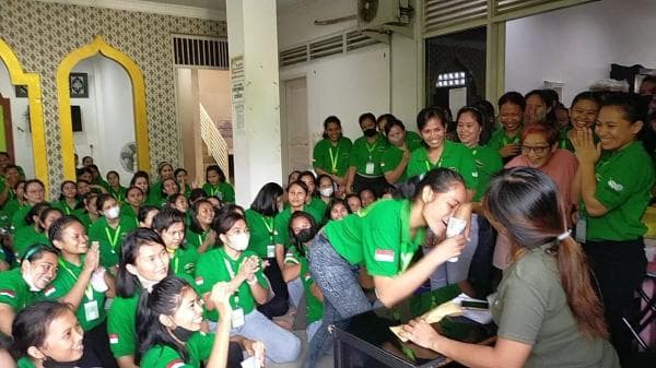 Jelang Berbuka Puasa, Direktur PT CPI Ngetes Bahasa Mandarin dan Berbagi Rezeki Pada 194 CPMI