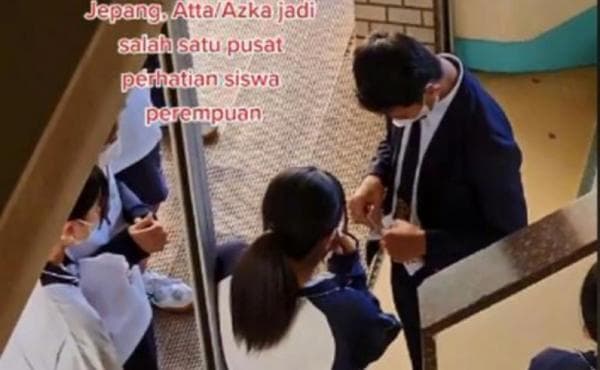 Viral! Azka Asal Cianjur Mendadak Jadi Artis hingga Dikerumuni Cewek Jepang Viral! Azka Asal Cianjur Mendadak Jadi Artis hingga Dikerumuni Cewek Jepang