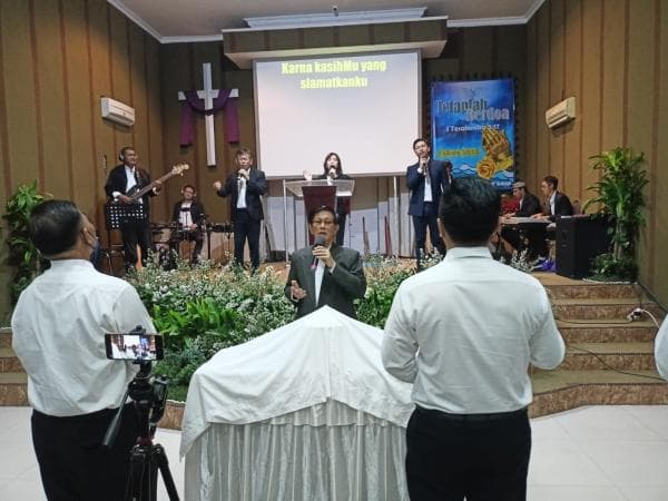 GBIS Kraksaan Probolinggo, Baptis 6 Orang saat Peringatan Wafatnya Tuhan Yesus