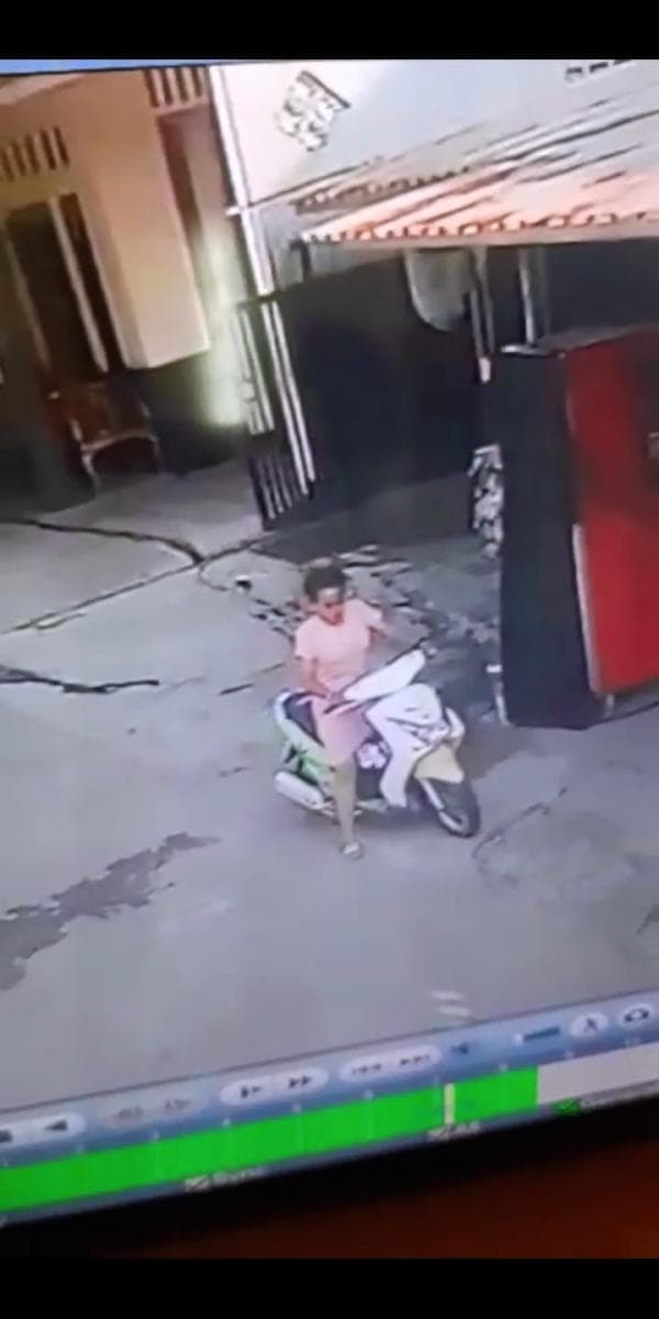 Jelang Lebaran Emak-emak Berdaster Masuk Rumah Warga, Jam Tangan hingga Perhiasan Emas Digasak