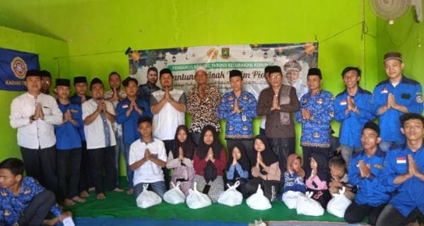 Karang Taruna Kelurahan Kepuh Cilegon Santuni Anak Yatim Piatu dan Dhuafa