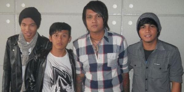Lirik Lagu Diary Depresiku - Last Child Lengkap Beserta Chord Gitar dan Makna